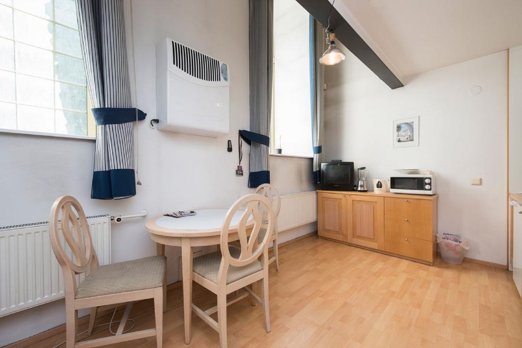 Apartamento Cozy Loft Near Old Town Tallin Exterior foto